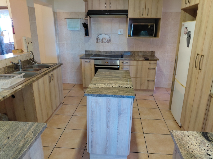 4 Bedroom Property for Sale in Heuwelkruin Eastern Cape